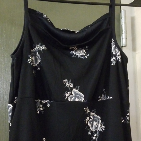 Dress - Picture 2 of 5